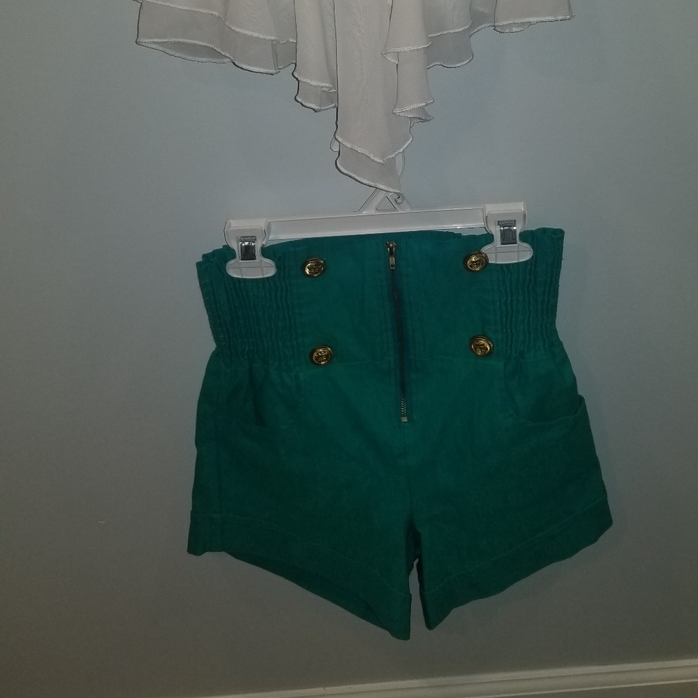 Short set - Picture 3 of 3